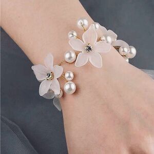 White Orchid Rhinestone Beaded Corsage Bracelet NEW 🏷️